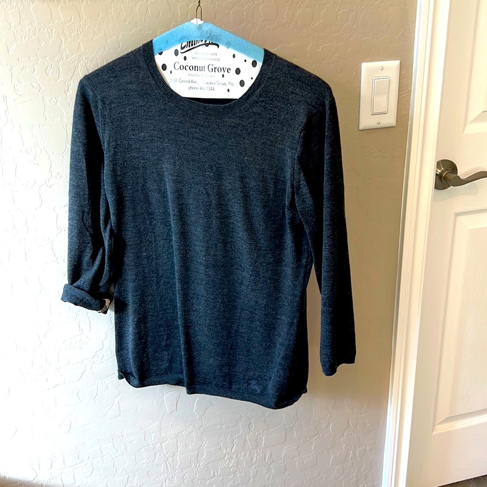 Burberry M gray sweater